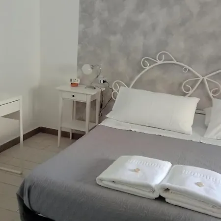 Mattia Oda ve Kahvaltı Lampedusa